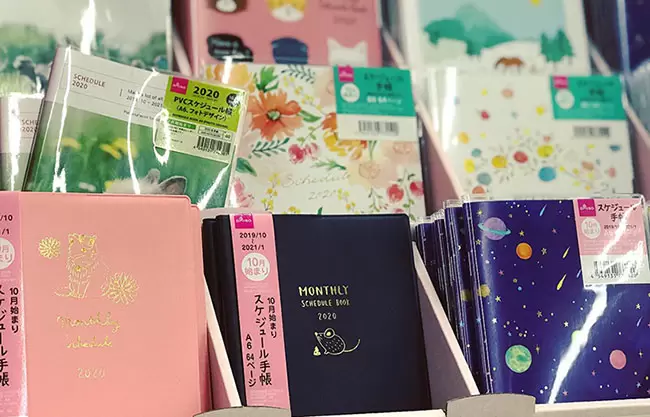 ダイソー 10月始まりスケジュール帳 10 4追加 100円ショップの情報サイト 100均 Like